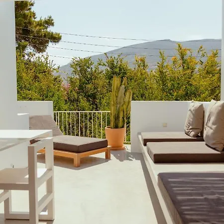 Rooftop House In The Old Town Of Parikia -